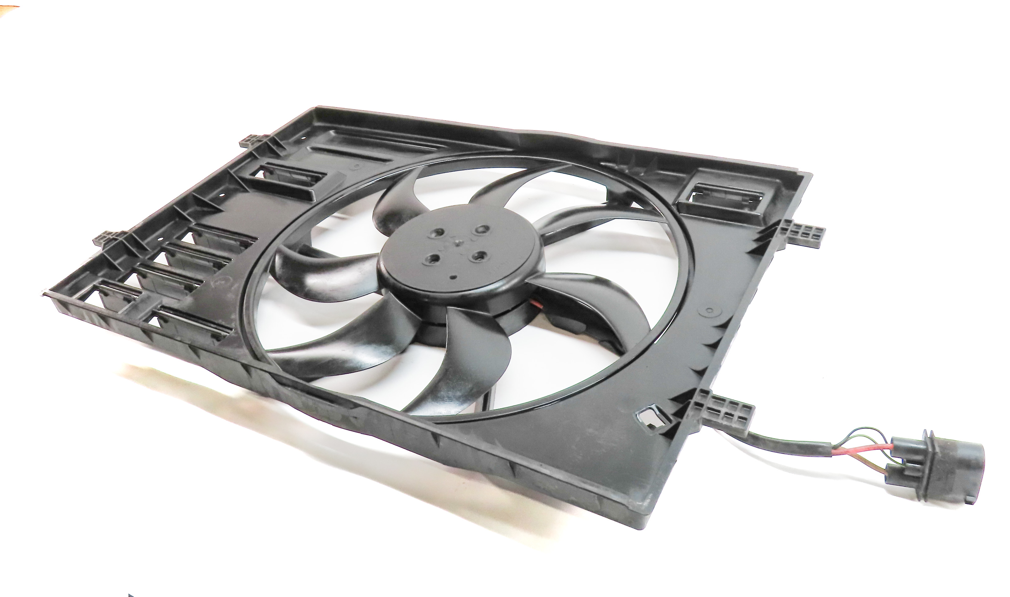 15-16 AUDI A3 (8V) 1.8L TURBO ENGINE RADIATOR COOLING FAN & SHROUD ASSEMBLY — exact item pictured